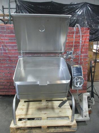 Used Groen 40-Gallon Commercial Gas Tilting Skillet/Braising Pan