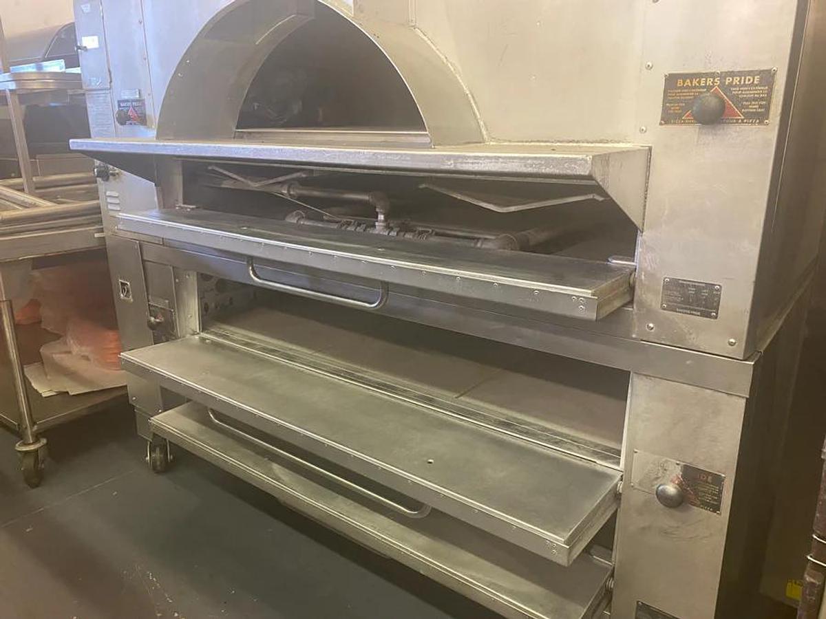 Used Bakers Pride FC616/Y600 Double Deck Natural Gas Pizza Oven - SUPER DEAL