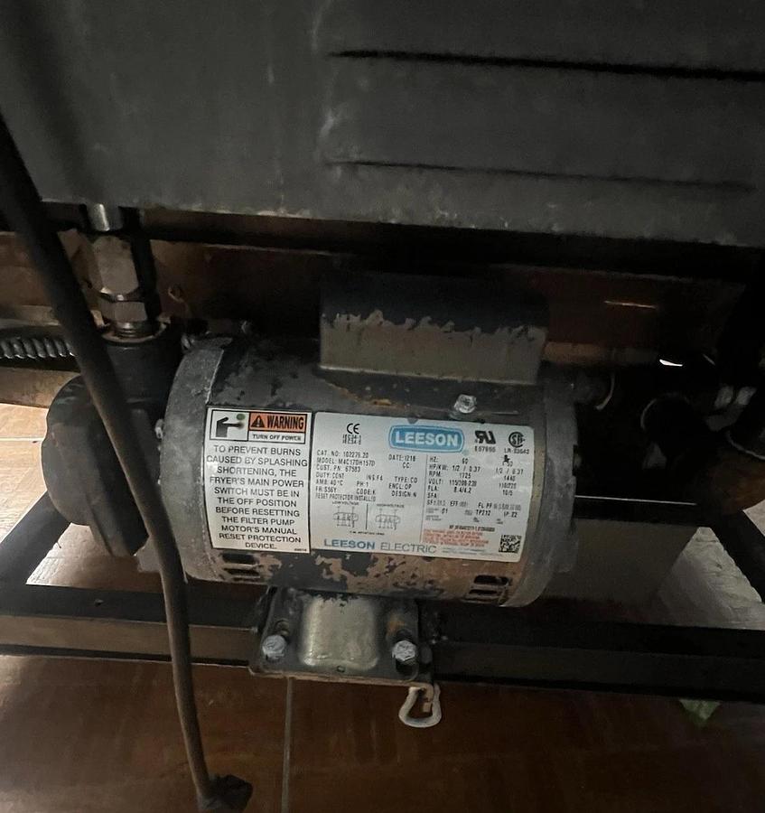 Used HENNY PENNY 3 SECTION 195 GALLON FRYER COMMERCIAL USED WITH FILTRATION SYSTEM - MODEL OFG-323