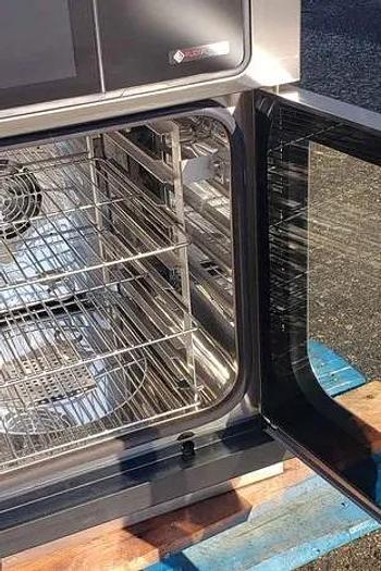Used Details Condition Used – like new Henny penny combi steam oven used couple times Like Brand NEW size W 22" x D 26" x H 30" Elcteric 3 Phase 208 volt Henny penny combi steam oven
