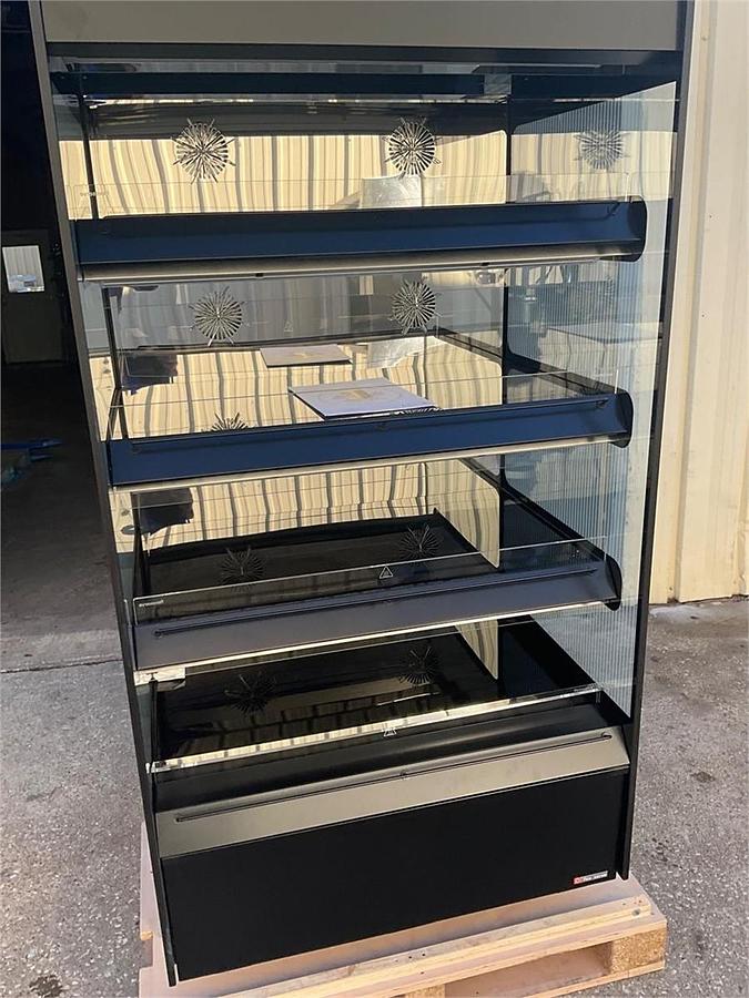 Used New Flexeserve Zone 4 heated display 1000 Square - 4 Available - BRAND NEW 