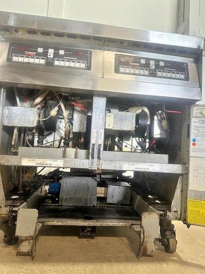 Used FRYMASTER FPH250BLCSD COMMERCIAL N GAS DUAL FRYER W/ DIGITAL READOUT(ON CASTERS)