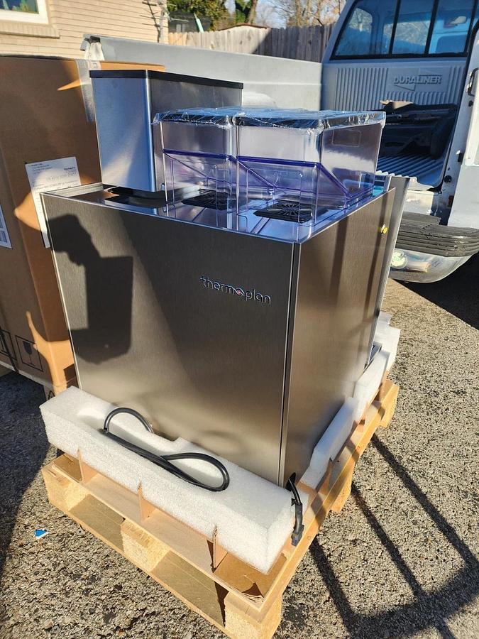 Used NEW Thermoplan Black & White BW3 Commercial Espresso Coffee Machine W/Fridge - SAVE BIG BIG TIME