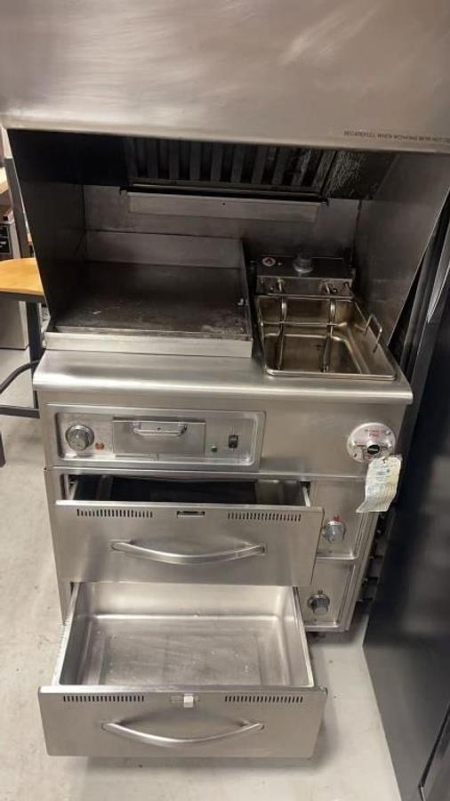 Used WELLS ELECTRIC VENTLESS FRYER / GRIDDLE & DRAWER