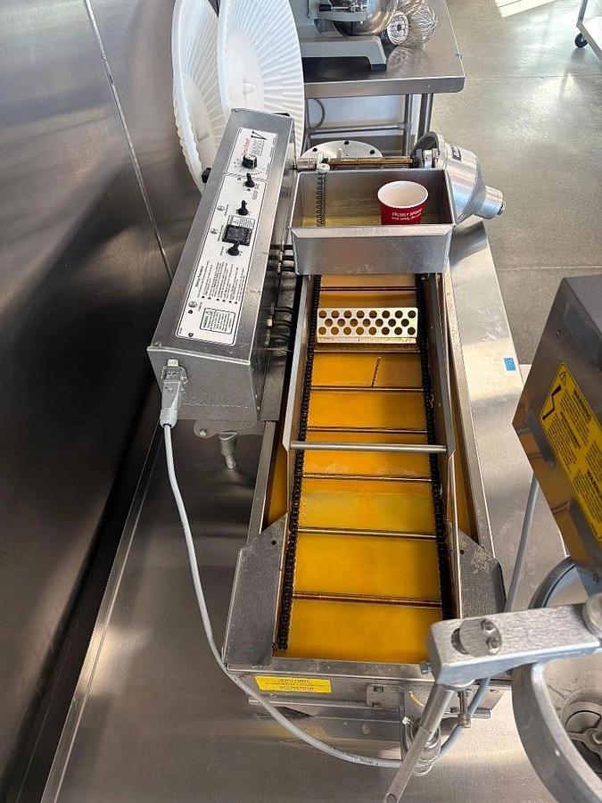 Used Belshaw Donut Robot Mark V Complete Automatic Donut Fryer System - fry and grease filtration machine