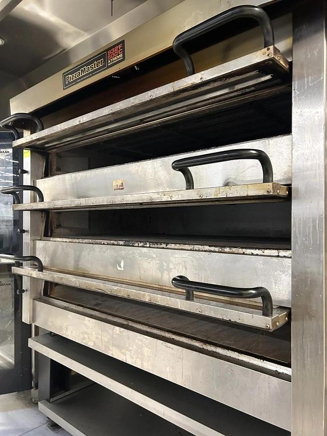 Used PIZZA MASTER 3 DECK ELECTRIC PIZZA OVEN