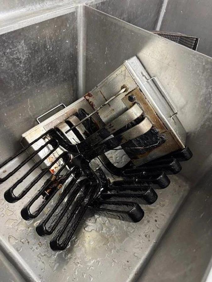 Used DUAL BASKET - AUTOFRY 1 Phase MTI-40C Ventless Deep Fryer with dual heat lamps