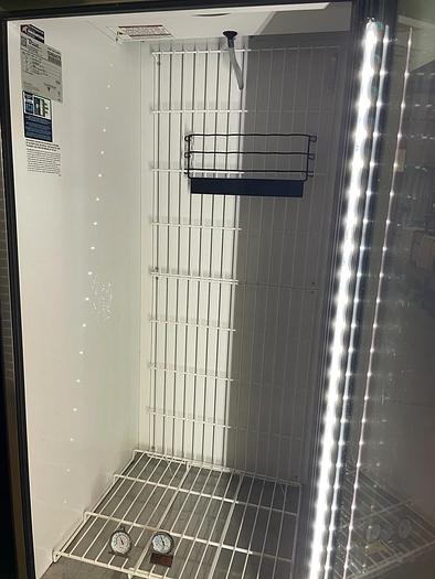 Refurbished True Ice Merchandiser - Model GD1M-49NT-HC-TSL01