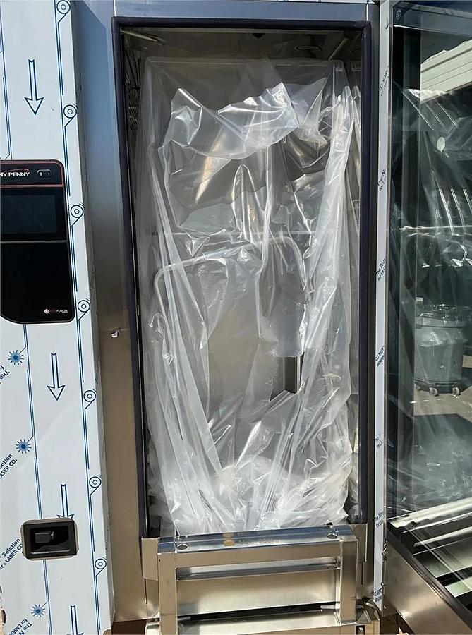 Used BRAND NEW - New Henny Penny gas roll-in combi oven - SPECIAL CLEARANCE 