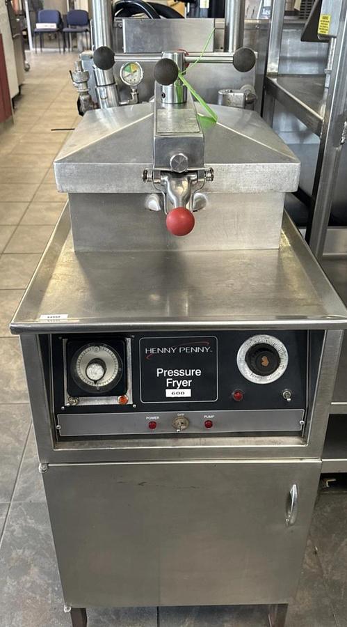 Used Henny Penny 600 Natural Gas Pressure Fryer- W/ Basket & Handle- Oil Filtration  