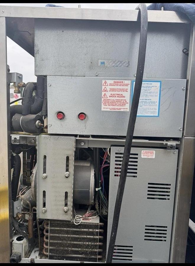 Refurbished Taylor Soft Serve Machine - 2 flavor with a twist - Model C723-33