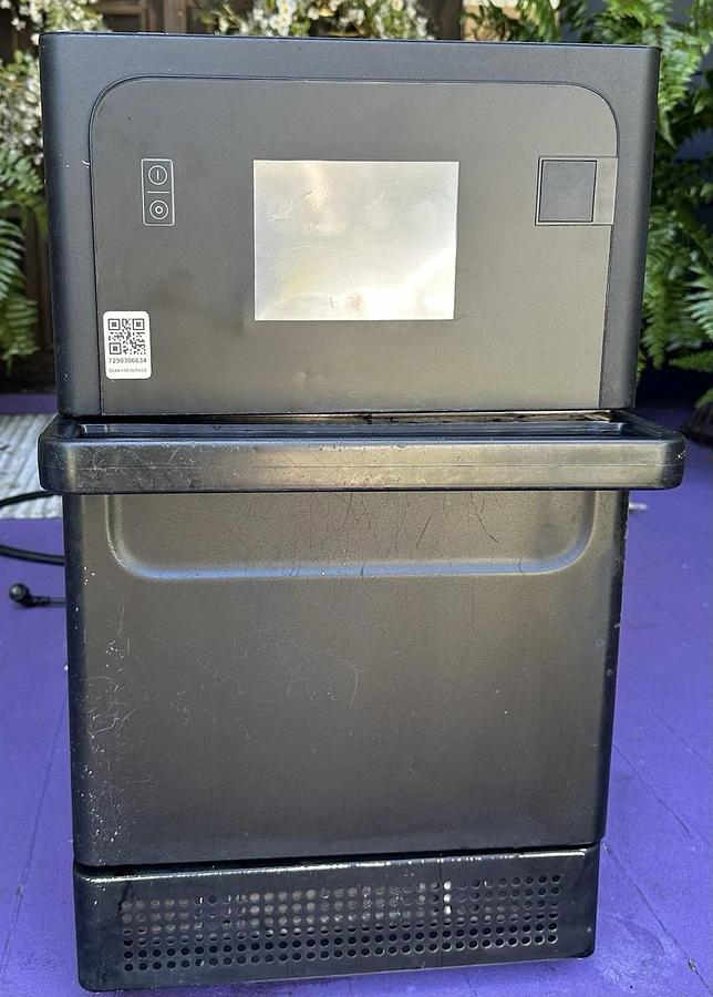 Used 2022 Merrychef eikon E2S High Speed Countertop Convection Oven Black - SEE VIDEO