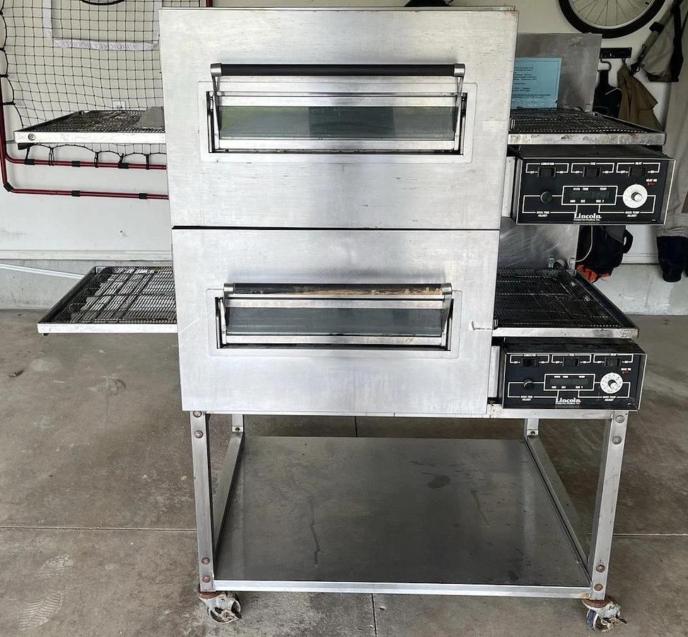 Used LINCOLN IMPINGER ELECTRIC COUNTERTOP PIZZA CONVEYOR OVEN MODEL 1162