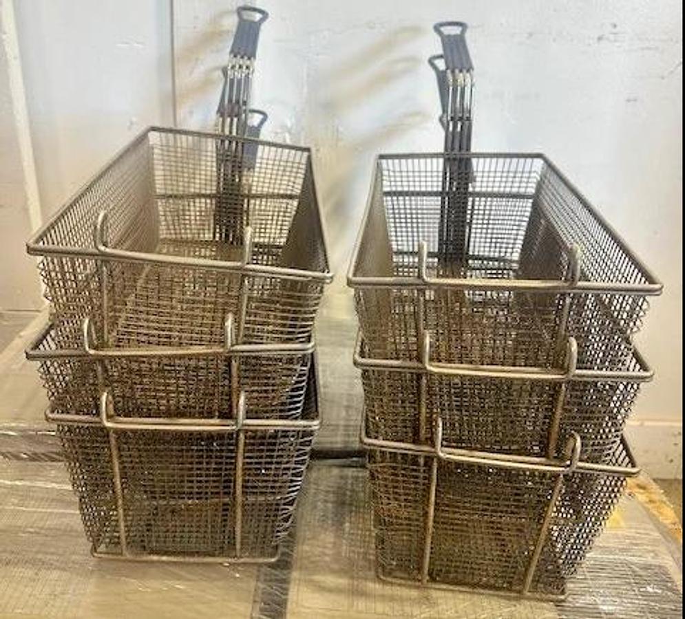 Used PITCO F18SS-CLQV"H.D COMMERCIAL N GAS FRYER WITH DUMPSTER AND 6 BASKETS