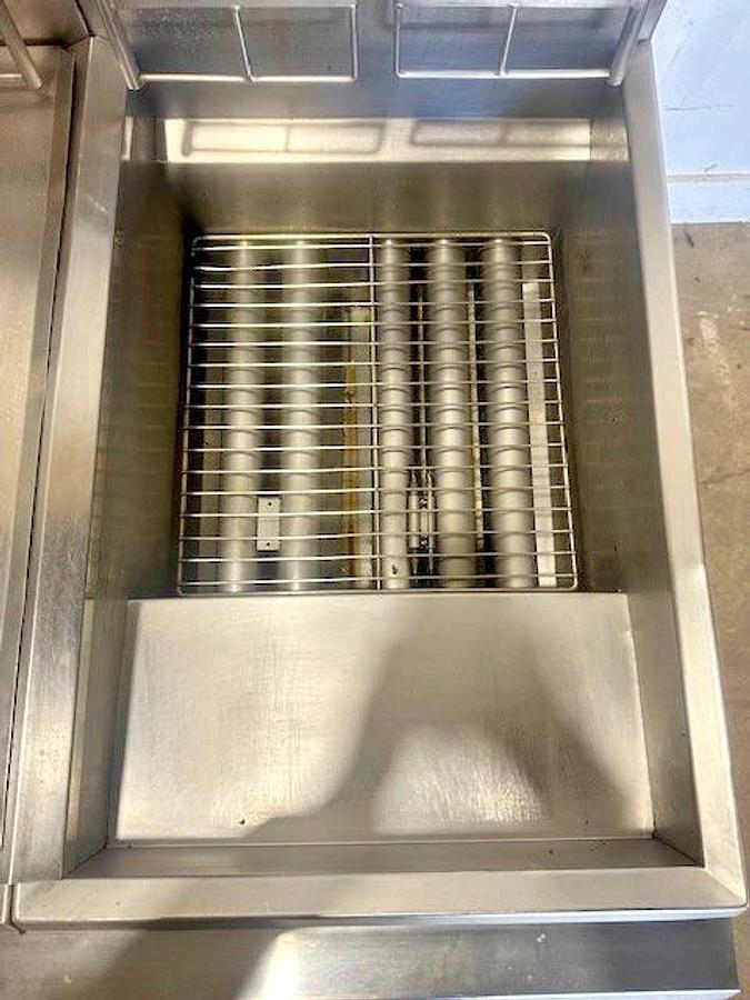 Used PITCO F18SS-CLQV"H.D COMMERCIAL N GAS FRYER WITH DUMPSTER AND 6 BASKETS