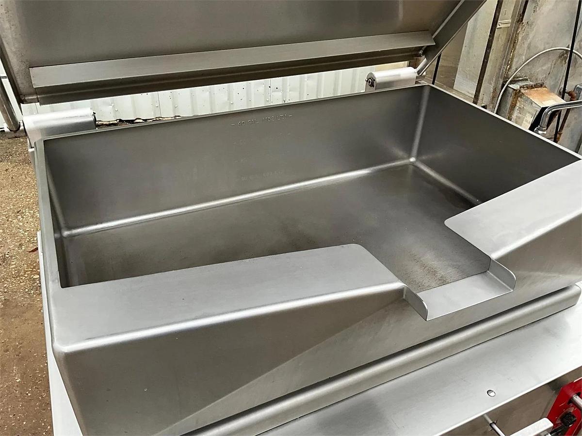 Used Vulcan 40 gallon electric tilt skillet