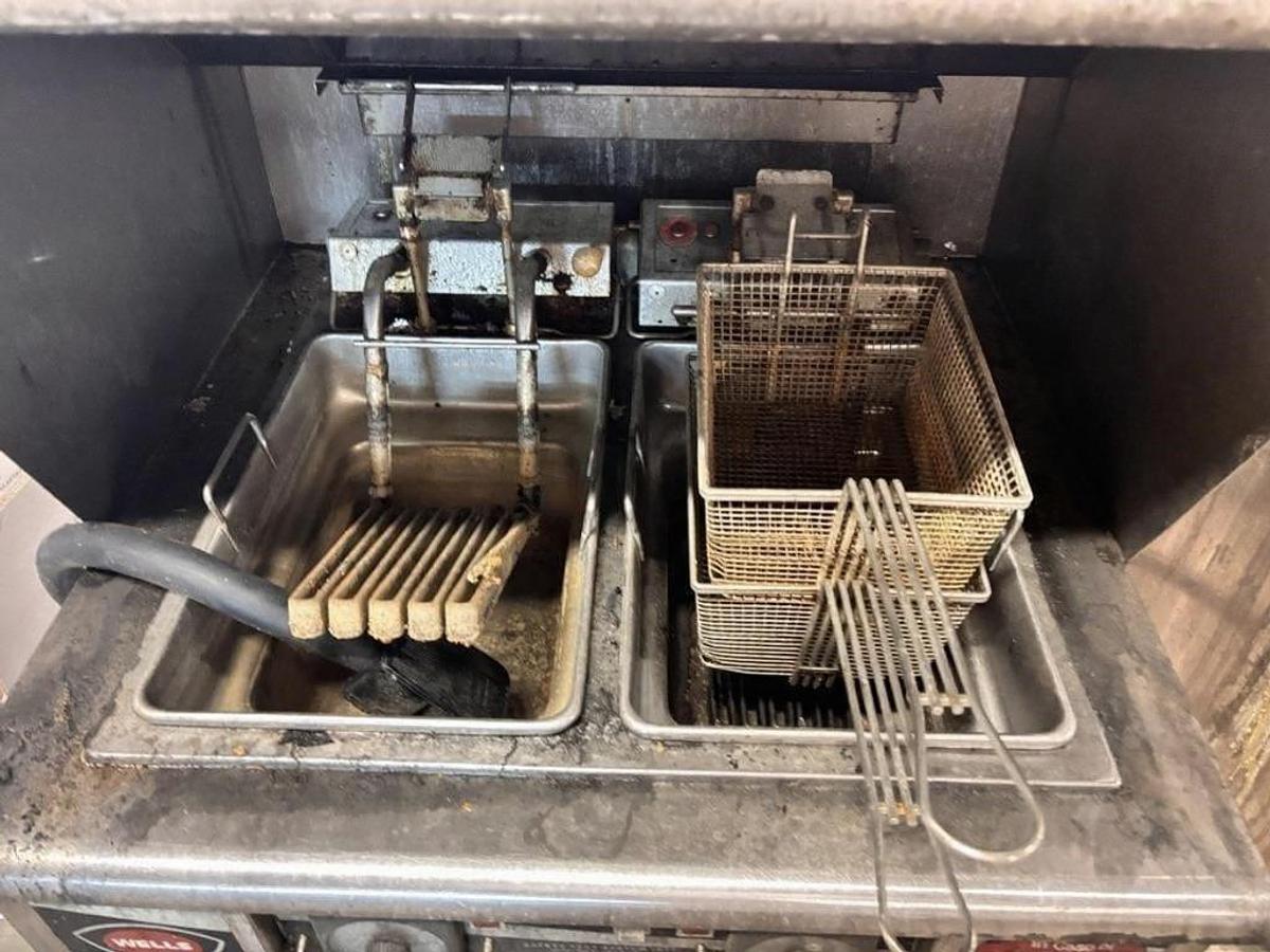 Used WELLS VENTLESS FRYER - SELF CONTAINED