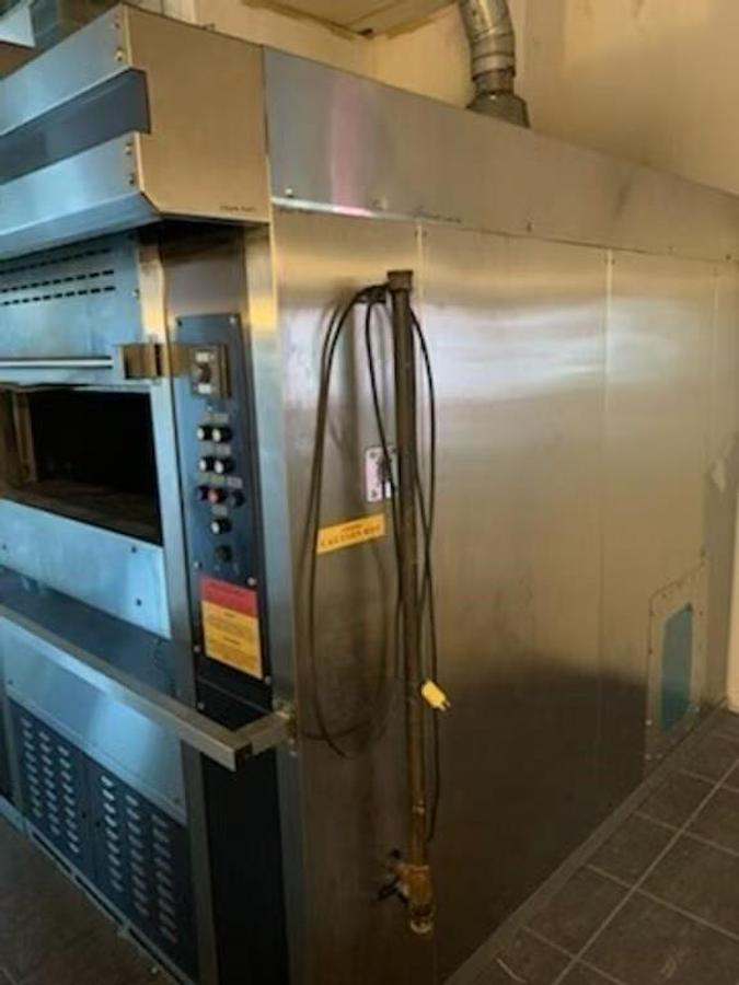 Used LC BAKERY PREMIUM REVOLVING OVEN 8 PANS GAS model