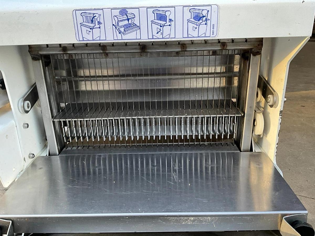 Used 2019 Oliver Bakery Bread Slicer 777-NT with zip tie bag sealer Artisan Bread