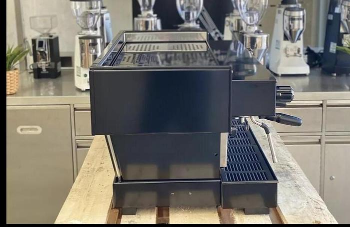 Refurbished LA MARZOCCO LINEA CLASSIC AV 3 GROUP ESPRESSO COFFEE MACHINE CAFE - SATIN BLACK