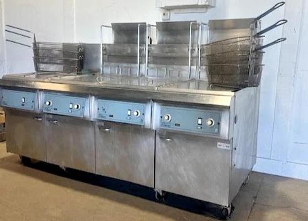 Used PITCO F18SS-CLQV"H.D COMMERCIAL N GAS FRYER WITH DUMPSTER AND 6 BASKETS