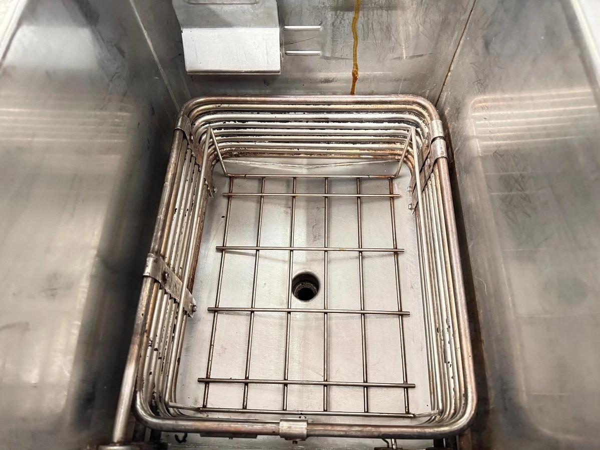 Used Henny Penny Fryer Electric with Filtration & Lift OAE 323