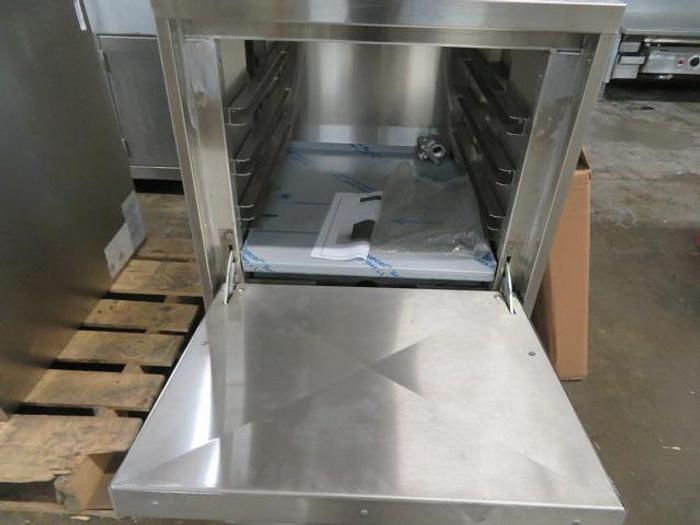 Sierra gas pizza oven - 2 shelves - brand new scratch and dent