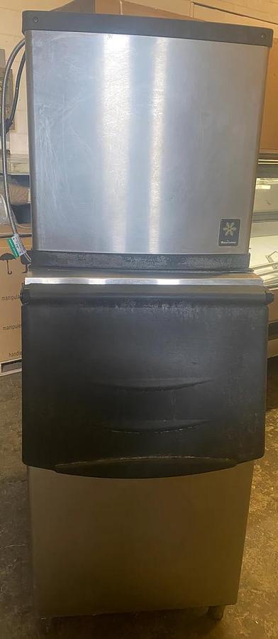 Used Manitowoc QD0322A Ice Machine