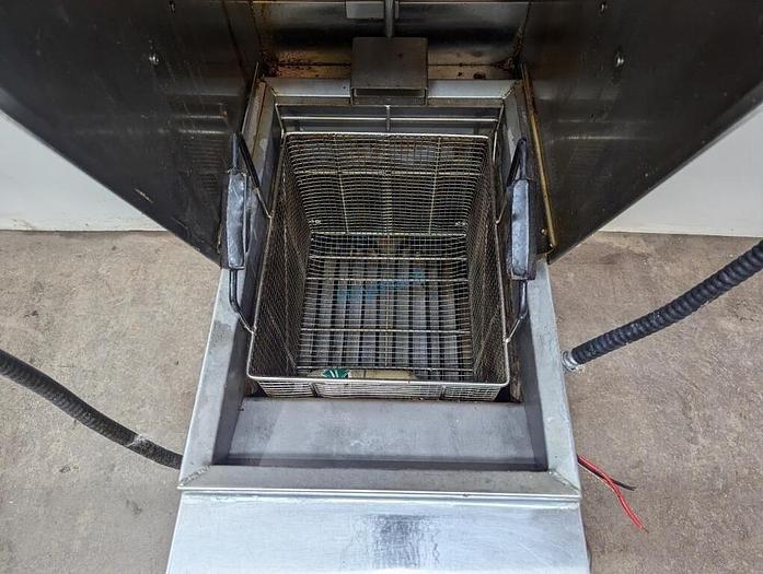 Refurbished WELLS WVAE55FC 55LB VENTLESS FRYER, 240V 3PH