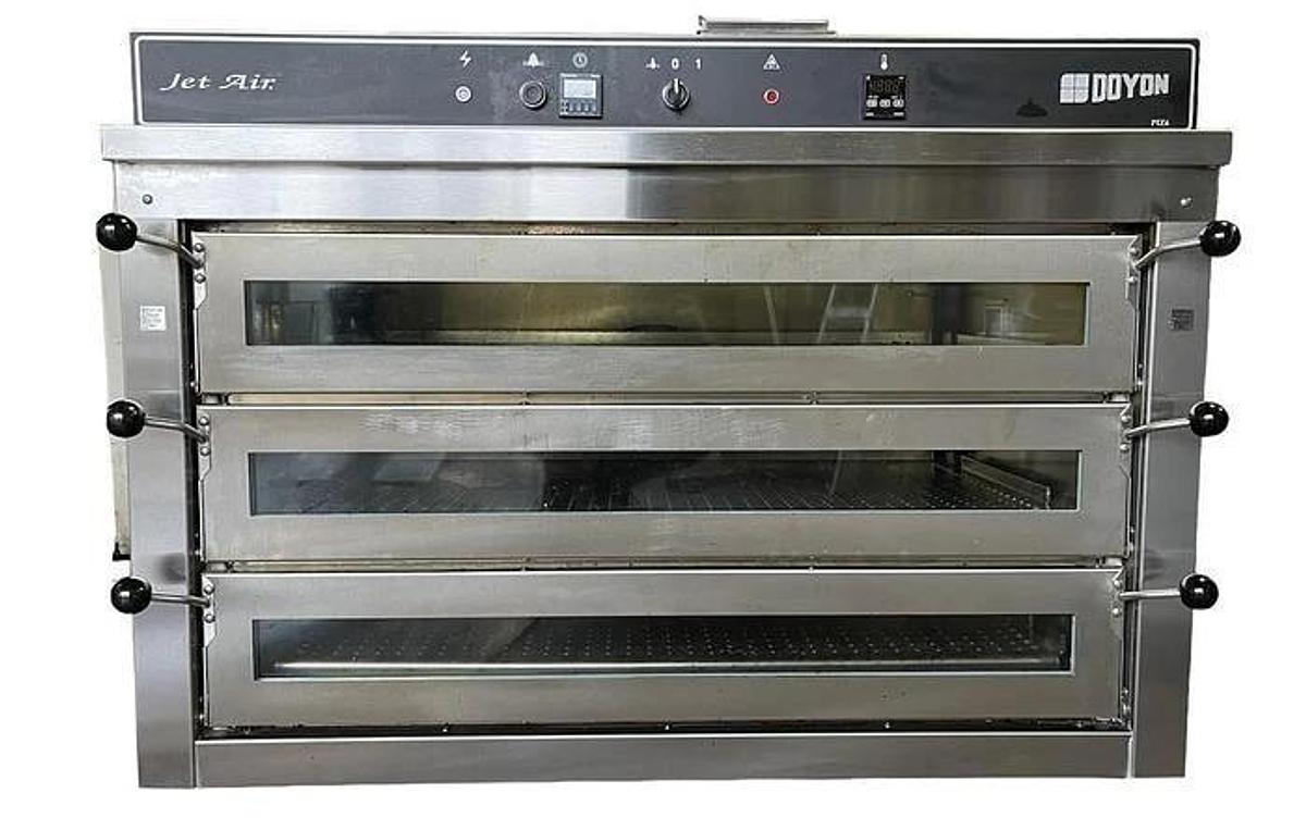 Used Doyon PIZ 6 - LIKE NEW - USED 3 MONTHS ONLY -c/w stand