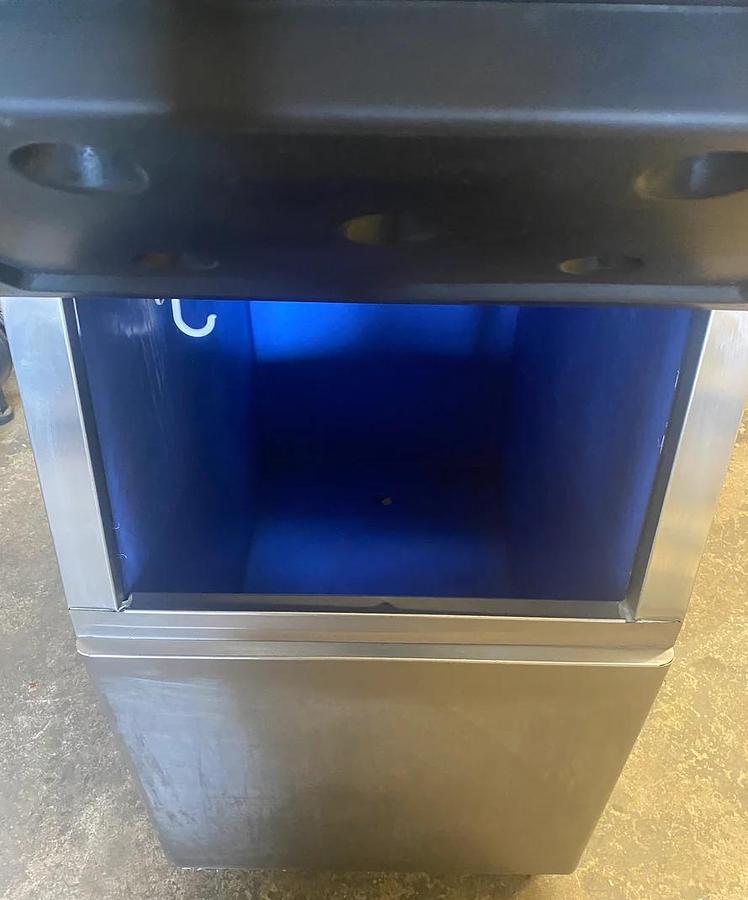 Used Manitowoc QD0322A Ice Machine