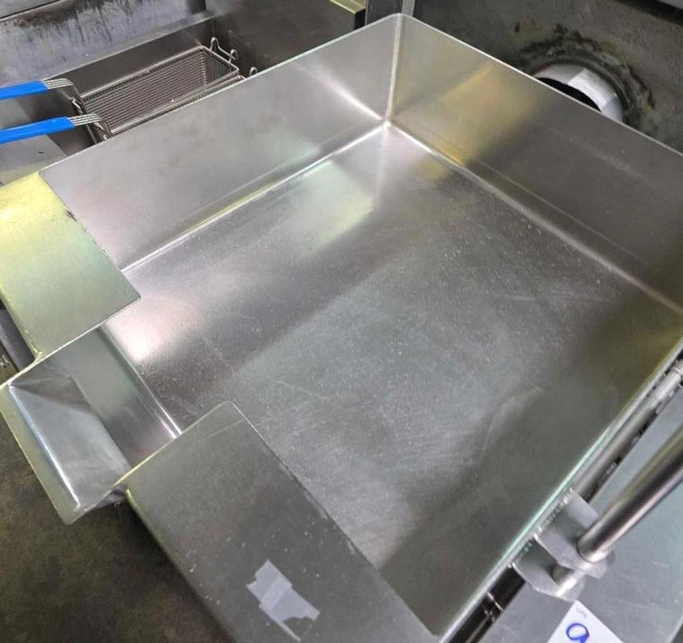 Used Market Forge 16 Gal. Gas Tilt Skillet with all Stainless Steel Equipment Stand