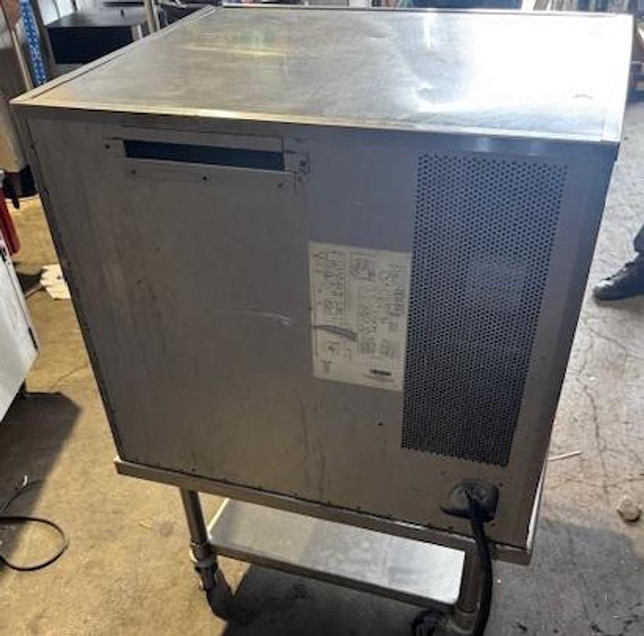 Refurbished Blodgett CTB Premium Series Double Deck Half Size Electric Convection Oven.