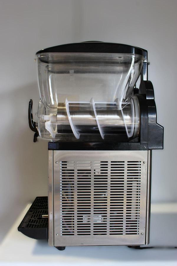 Demo Slush Machine - Used Once - Model: X-300 110V -60Hz - 1000W - 1 Phase