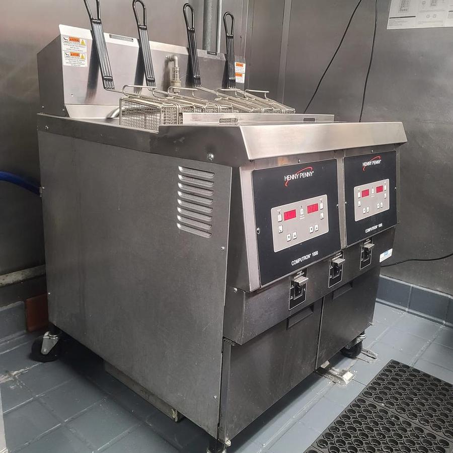 Used HENNY PENNY OFG 322-2 Well Gas Open Fryer - 6 MONTHS OLD