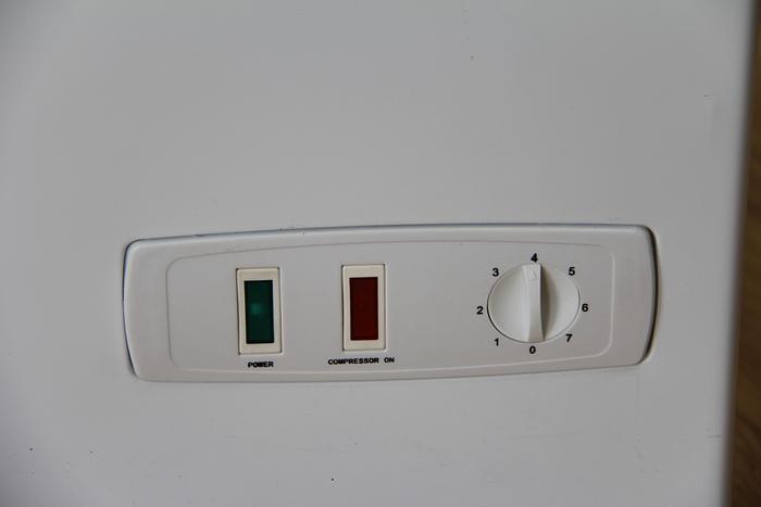 MWF-9016 Solid Top Chest Freezer