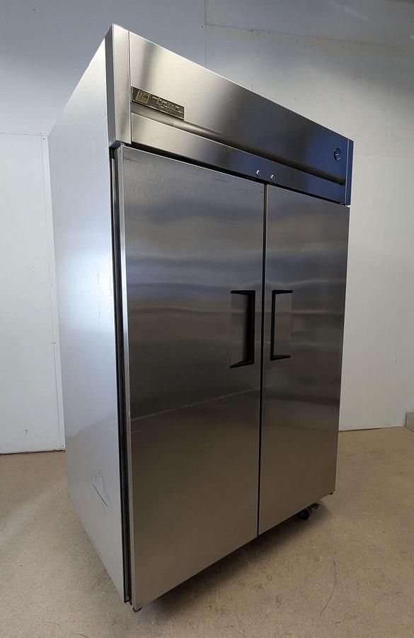 Used True TG2R-2S 51" Double Door Stainless Cooler
