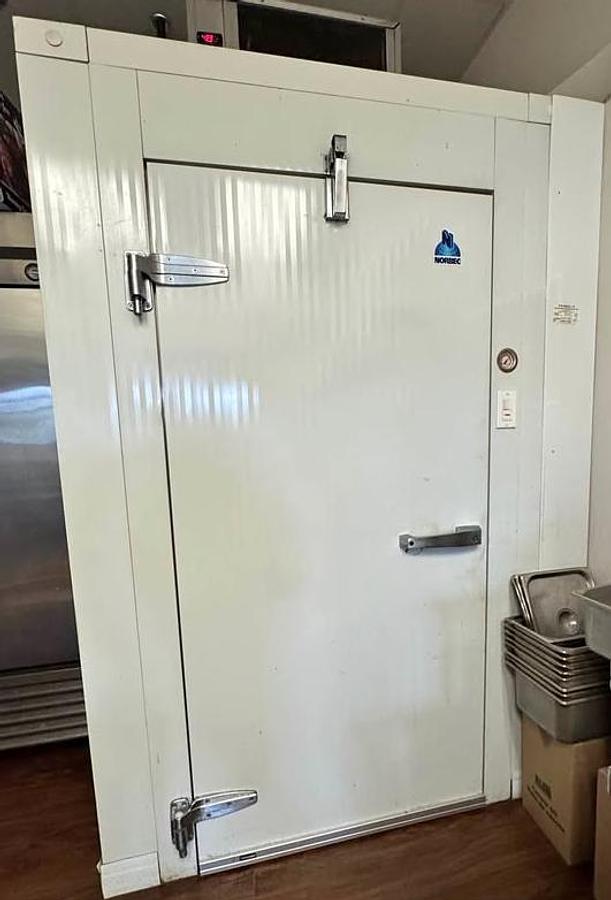 Used Norbec Walk n Refrigerator 5' x 5' - excellent condiition