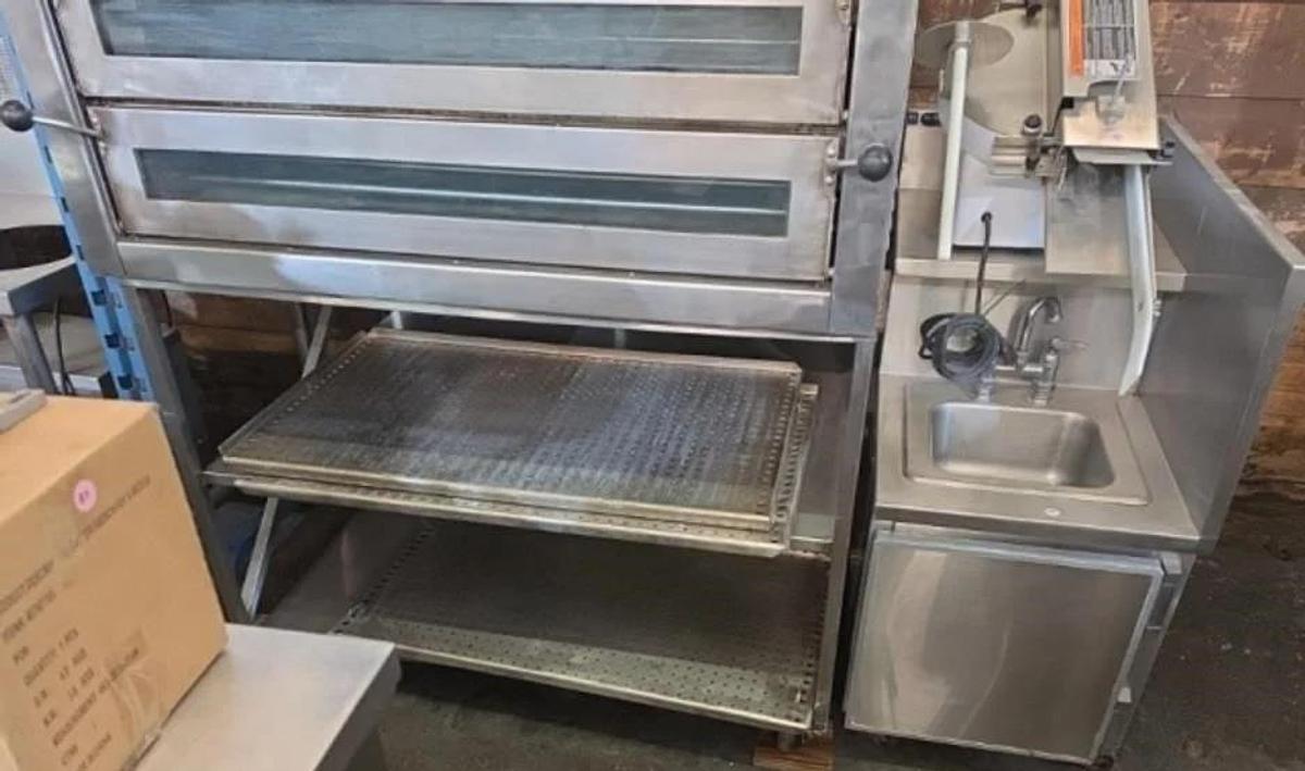 Used 47 1/2-in jet air PIZ6 pizza oven Natural Gas