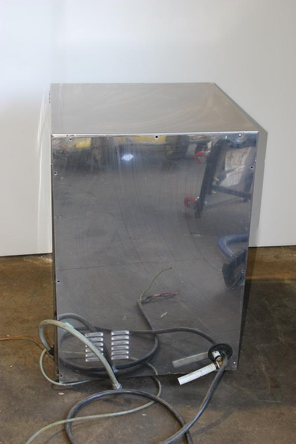 Used 120V - 60Hz - 1360W -