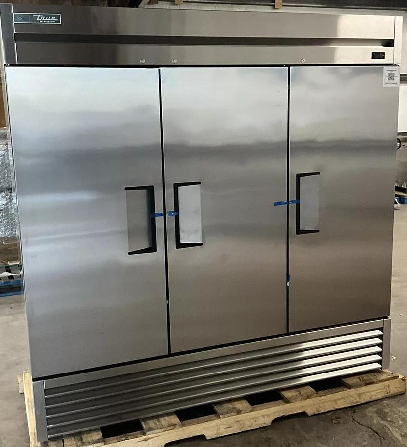 Used 2024 TRUE T-72-HC 3 door stainless steel refrigerator reach-in on casters T-72 - brand new clearance item