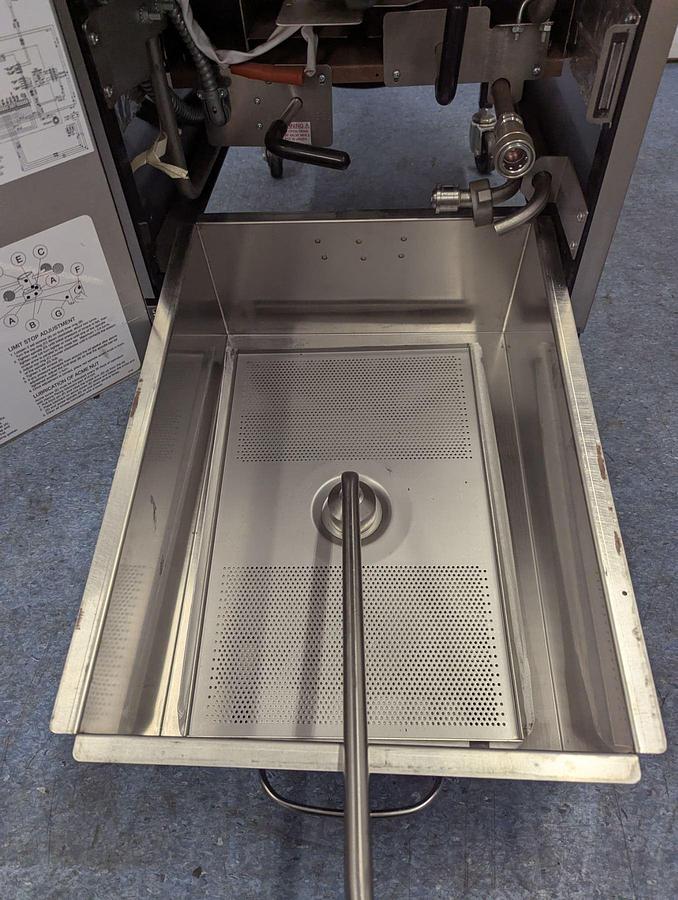 Used Henny Penny PFG600 Gas Pressure Fryer - 2 AVAILABLE - LIKE NEW CONDITION