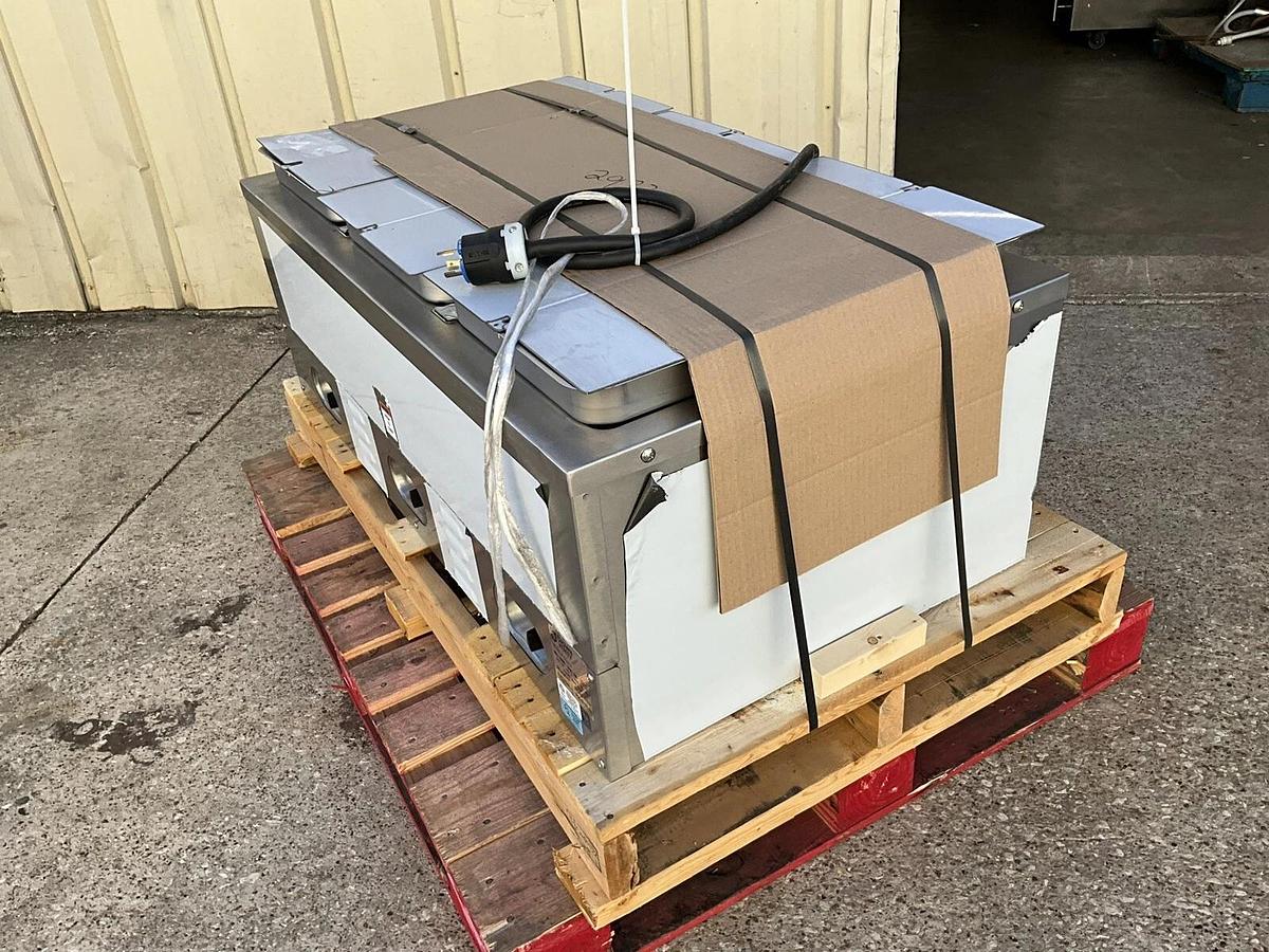 Used 2023 Crown Verity 3 pan steam Hot dog Steam table CV3WHS 240Volts 1 Phase - BRAND NEW CLEARANCE ITEM