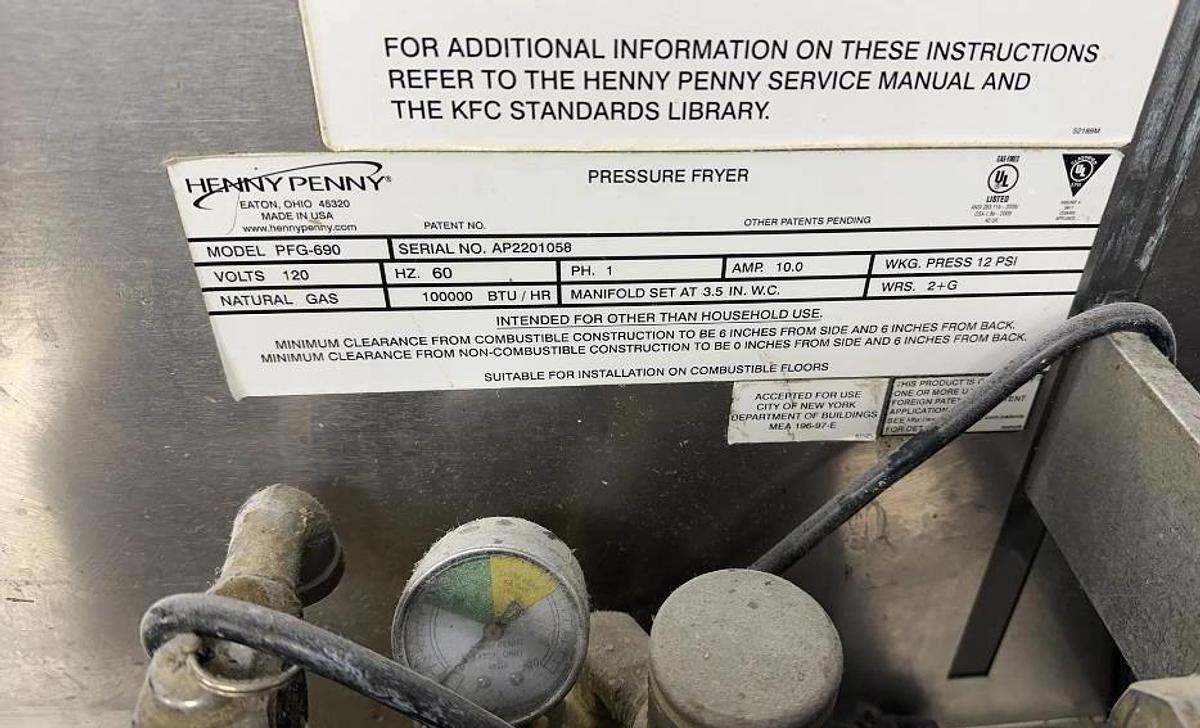 Used Henny Penny PFG-690 Natural Gas Pressure Fryer