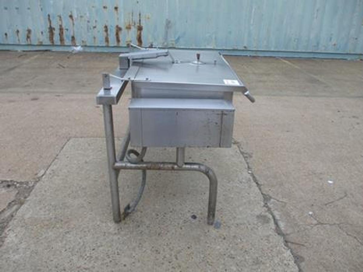 Used Groen MFP/1-4 - electric 40 gallon tilting skillet