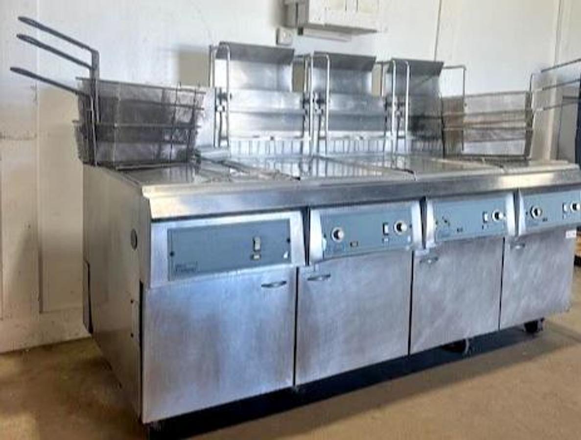 Used PITCO F18SS-CLQV"H.D COMMERCIAL N GAS FRYER WITH DUMPSTER AND 6 BASKETS