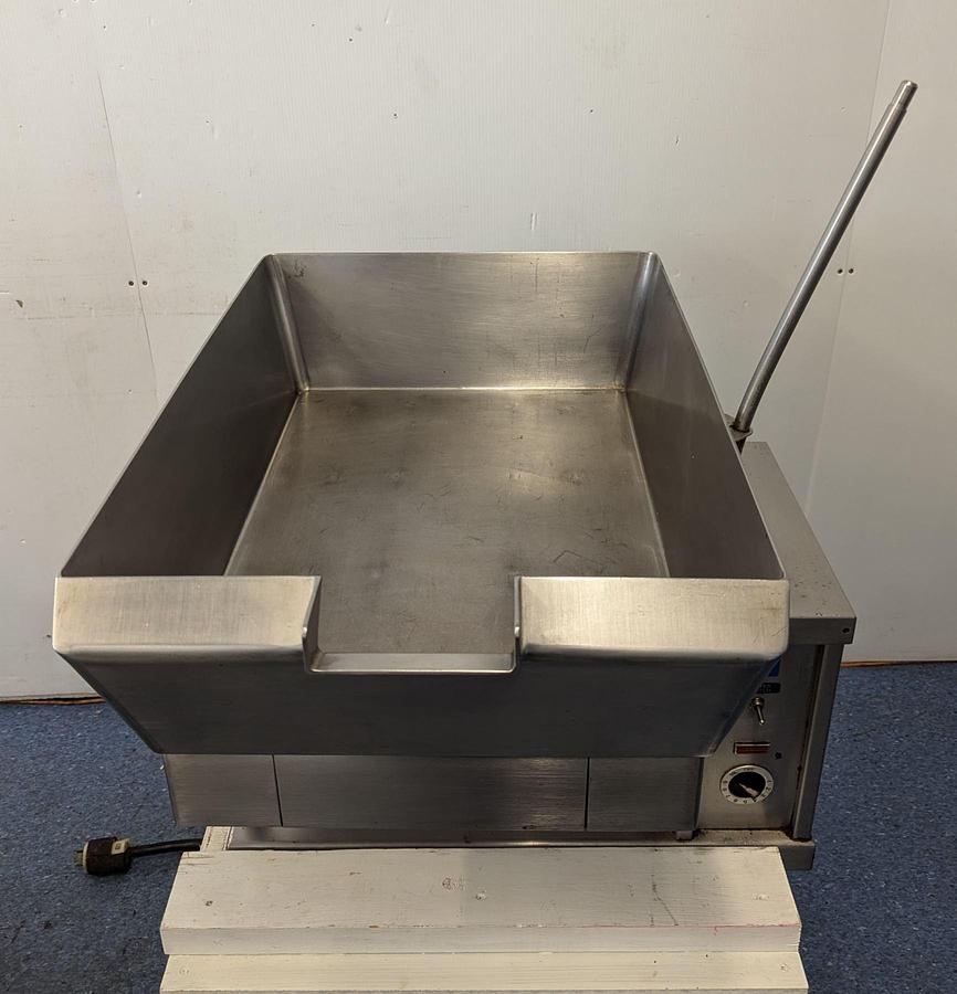 Used Bardeau 1200 Electric Tilting Skillet/Pan With Stand - UNIQUE ...