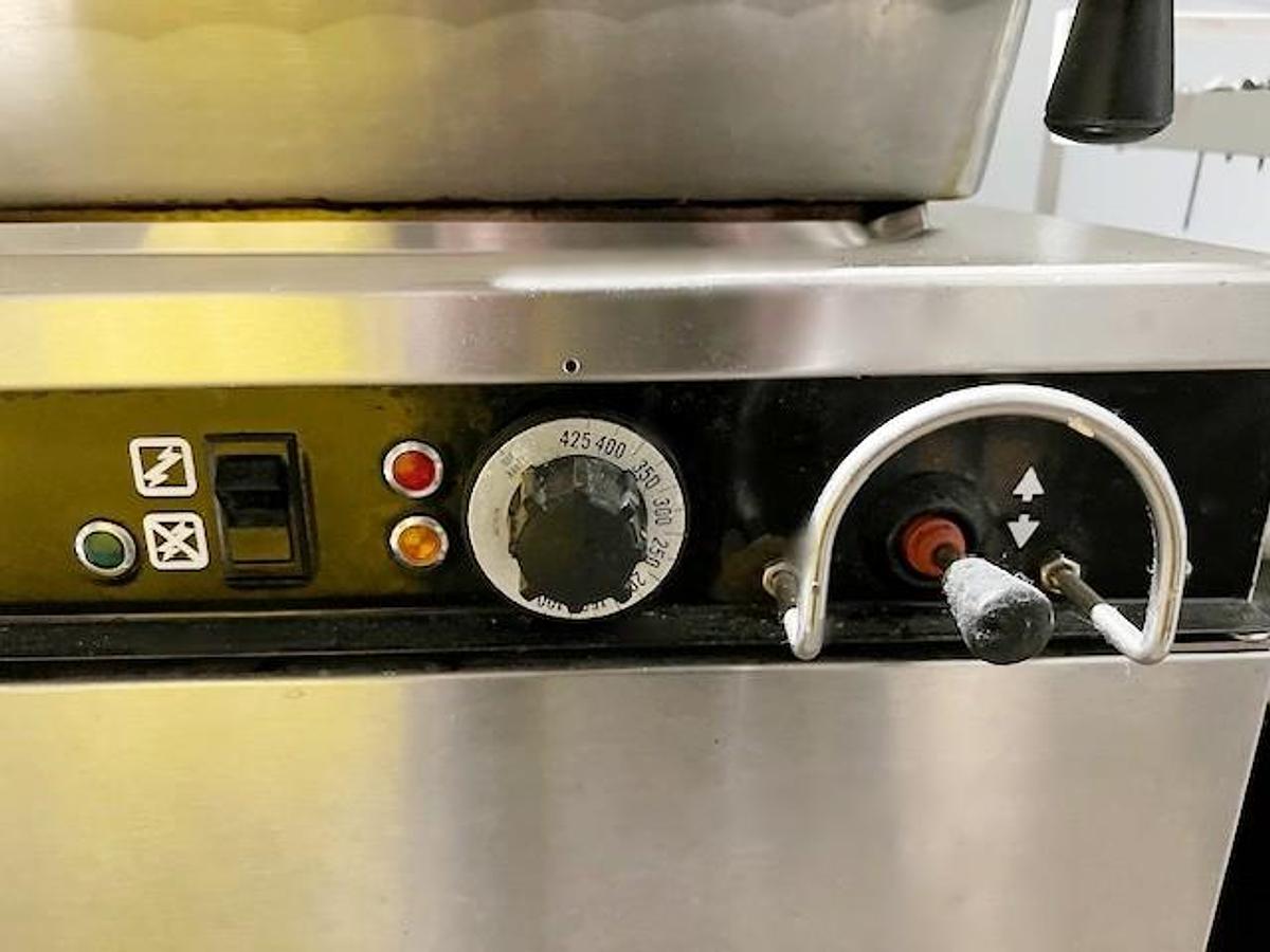 Refurbished GARLAND F30E-L ELECTRIC TILTING SKILLET, 208V 3PH