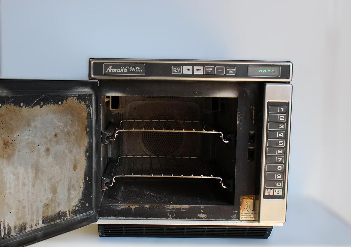 Used Amana Microwave Convection Oven Model: HCM2200 - SEE VIDEO