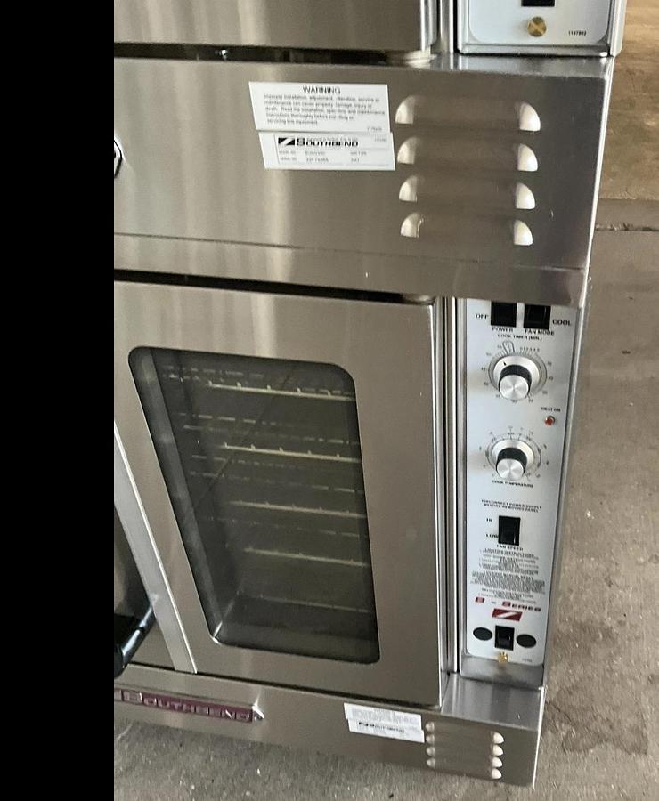 Used 2022 Southbend gas double stack convection oven BGS/23SC Double Deck Energy Star